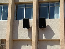 מערכת בה"ס הכוללת מקרנים מסכי הקרנה ומערכות שמע מערכת בה"ס הכוללת מקרנים מסכי הקרנה ומערכות שמע