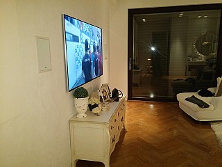 ������� 4K ������  "65 ���  UN65HU8550