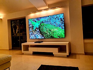 ����� ������ �������� 85 ����� QLED ���� Samsung ��� 85Q70R
